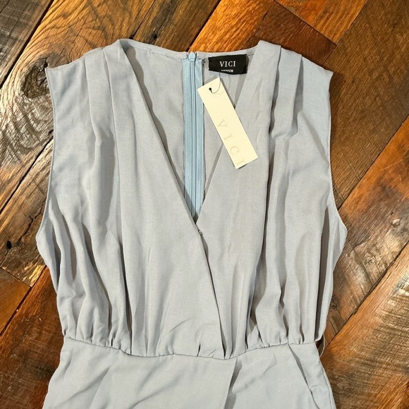 Vici Skyler Pocketed Drape Jumpsuit Blue Size Medium NWT - Picture 4 of 7